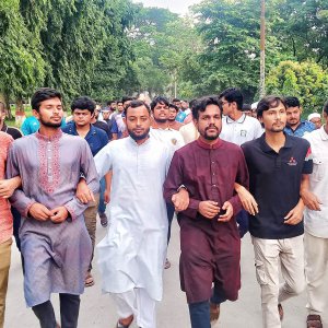 চট্টগ্রামে শিক্ষার্থীদের ওপর হামলার প্রতিবাদে ইসলামী বিশ্ববিদ্যালয়ে বিক্ষোভ