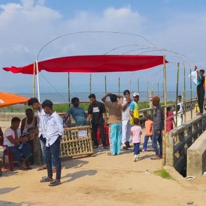টেকনাফে চাঁদা না দেওয়ায় ব্যবসায়ীকে মারধর