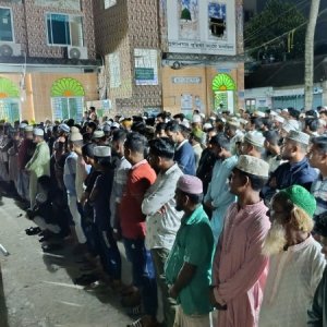 পাশাপাশি দাফন করা হলো কুবি শিক্ষার্থী মেয়ে ও তার মাকে