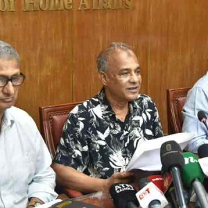 জাতীয় নির্বাচনের সঙ্গে ডাকসু নির্বাচনকে মেলানো ঠিক হবে না: স্বরাষ্ট্র উপদেষ্টা