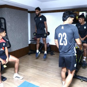 নেপালে অবরুদ্ধ জামাল ভূঁইয়ারা কখন দেশে ফিরবেন?