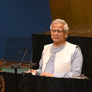 দক্ষিণ এশিয়া ও মধ্যপ্রাচ্যে অস্ত্রমুক্ত অঞ্চল প্রতিষ্ঠার আহ্বান প্রধান উপদেষ্টার