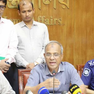 খাগড়াছড়ির পরিস্থিতি নিয়ন্ত্রণে সরকার কাজ করছে: স্বরাষ্ট্র উপদেষ্টা