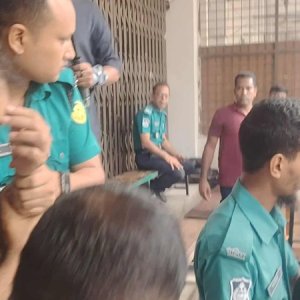 এবার অর্থপাচার মামলায় মার্কিন নাগরিক এনায়েত ৪ দিনের রিমান্ডে