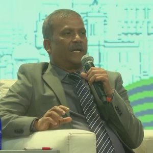 দেশের প্রতি আপনাদের ভালোবাসা আমাকে অভিভূত করে: প্রবাসীদের আসিফ নজরুল