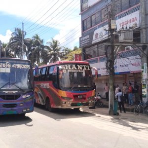খাগড়াছড়ির ঢাকা-চট্টগ্রাম সড়কে অবরোধ শিথিল, ছেড়ে যাচ্ছে দূরপাল্লার বাস