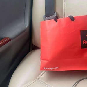 আড়ংয়ের ব্যাগ নিয়ে তীব্র সমালোচনা