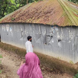 ঈদগাহ মাঠের নামকরণ নিয়ে দুই গ্রামবাসীর মধ্যে রক্তক্ষয়ী সংঘর্ষ