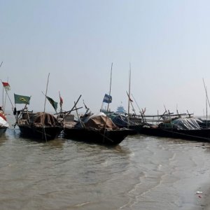 আজ মধ্যরাত থেকে ২২ দিন ইলিশ ধরা বন্ধ থাকবে