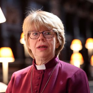 ইংল্যান্ড চার্চের প্রথম নারী আর্চবিশপ সারা মালালি