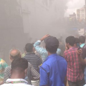 আশুলিয়ায় পোশাক কারখানায় আগুন, নিয়ন্ত্রণে ৬ ইউনিট