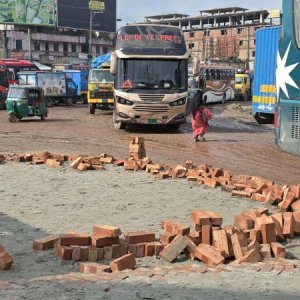 উপদেষ্টা আসছেন বলে চলছে অস্থায়ী সংস্কার, ঢাকা-সিলেট মহাসড়কে তীব্র যানজট