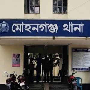 থানার পাশে মুদিদোকানিকে গলা কেটে হত্যা