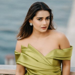 টলিউড থেকে ছিটকে পড়লেও ঢালিউডে দারুণ অভিষেক