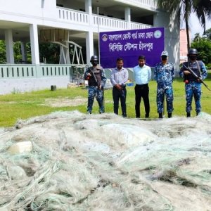 মেঘনায় নিষেধাজ্ঞা অমান্য করে মাছ ধরায় ১৭ জেলে আটক