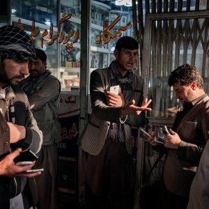 এবার সোশ্যাল মিডিয়ায় বিধিনিষেধ আরোপ করলো তালেবান: বিবিসি