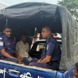 বাবা-মাকে ‘হত্যা করে’ লাশ বসতঘরে পুঁতে রাখে ছেলে