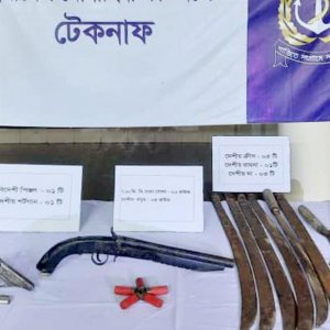 টেকনাফে মাটিতে পুঁতে রাখা অস্ত্র-গোলাবারুদ উদ্ধার