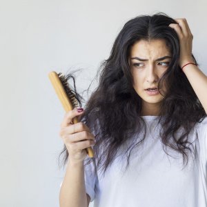 প্রাণহীন চুল নিয়ে বিব্রত?