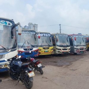 ময়মনসিংহ বিভাগের সব জেলার ঢাকাগামী বাস চলাচল বন্ধ, যাত্রীদের দুর্ভোগ