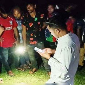 ‘রূপসী বাংলা’ ট্রেনের ধাক্কায় যুবকের মৃত্যু