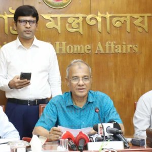 হারানো অস্ত্র কখনও শতভাগ উদ্ধার হয় না: স্বরাষ্ট্র উপদেষ্টা