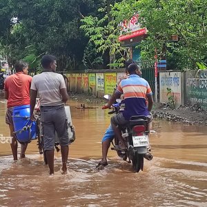ড্রেনেজ ছাড়াই সড়ক নির্মাণ, জলবায়ু প্রকল্পে নেই জলবায়ু পরিকল্পনা