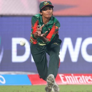 বাজে ফিল্ডিংয়ে আরও একটি হার বাংলাদেশের 