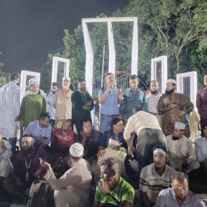 সারা দেশে এমপিওভুক্ত শিক্ষকদের কর্মবিরতি, লাগাতার অবস্থান কর্মসূচি শহীদ মিনারে