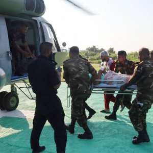 সীমান্তে মাইন বিস্ফোরণে আহত বিজিবি সদস্যকে আনা হলো ঢাকা সিএমএইচে