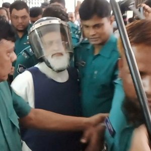 ব্যবসা প্রতিষ্ঠান দখল ও ভাঙচুরের মামলায় গ্রেফতার হাজী সেলিম