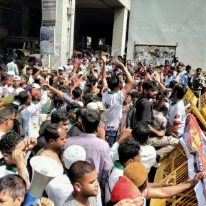 সচিবালয়ের সামনে মুখোমুখি অবস্থানে ‘আমরা জুলাই যোদ্ধা’-পুলিশ