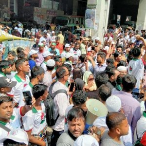 আলোচনা করতে সচিবালয়ে সাত কলেজের শিক্ষার্থীরা