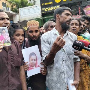 মিরপুরে আগুন: নিখোঁজ স্বজনের অপেক্ষায় তারা