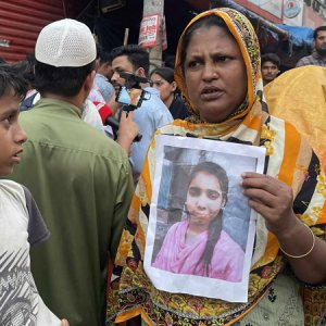 মিরপুরে পোশাক কারখানা ও রাসায়নিকের গুদামে আগুন (ফটো স্টোরি)