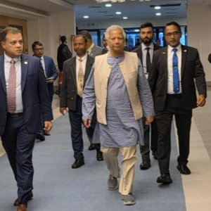 ইতালি থেকে ঢাকার পথে প্রধান উপদেষ্টা