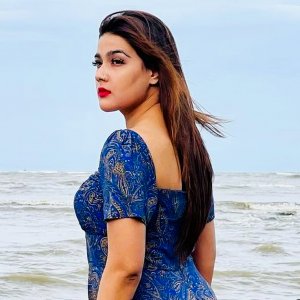 নায়কহীন নায়িকা!