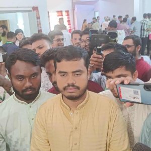 চাকসু নির্বাচন: বহিরাগত নিয়ে শিবির-ছাত্রদলের একই অভিযোগ