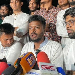 চাকসু নির্বাচনের কমিশনার কলঙ্কিত অধ্যায় প্রতিষ্ঠিত করেছেন: ছাত্রদল প্যানেলের ভিপি প্রার্থী