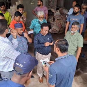 এডিস মশার লার্ভা পাওয়ায় দুই বাড়ির মালিককে ২০ হাজার টাকা জরিমানা