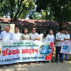 শহীদ মিনার ভেঙে স্মারকস্তম্ভ, প্রতিবাদের মুখে দুঃখ প্রকাশ