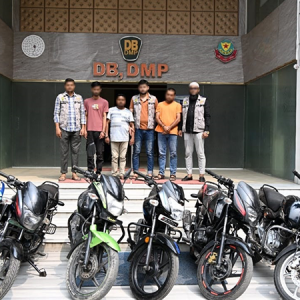 সাতটি চোরাই মোটরসাইকেলসহ চোর চক্রের ৩ সদস্য গ্রেফতার