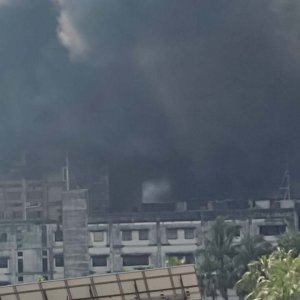 চট্টগ্রাম ইপিজেডে পোশাক কারখানায় আগুন, নিয়ন্ত্রণে ১০ ইউনিট 