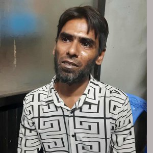 চিকিৎসক পরিচয়ে রোগীর স্বজনদের সঙ্গে প্রতারণা, ঢামেক থেকে একজন আটক