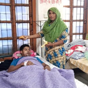 ভাড়া চাওয়ায় রিকশাচালককে পিটিয়ে হাসপাতালে পাঠালেন বিএনপি নেতা
