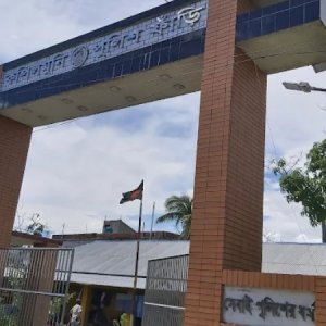 স্কুলছাত্রীকে তুলে নিয়ে ধর্ষণ, যুবক আটক