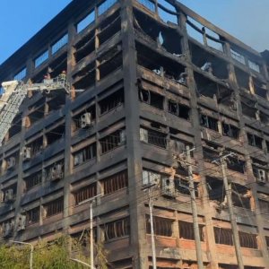 কারখানাটির ছিল না অগ্নিনিরাপত্তা সনদ, বিভিন্ন ফ্লোরে এখনও জ্বলছে আগুন