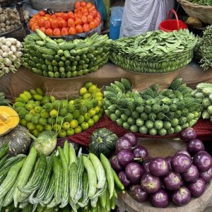 বেশিরভাগ সবজির দাম চড়া, মাছ-মুরগী অপরিবর্তিত