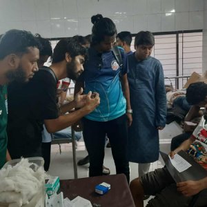 মানিক মিয়া অ্যাভিনিউতে সংঘর্ষ, আহত ২০ ‘জুলাইযোদ্ধা’ ঢামেকে