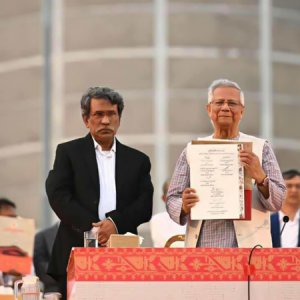 জুলাই জাতীয় সনদে সই করলেন প্রধান উপদেষ্টা ও রাজনীতিবিদরা